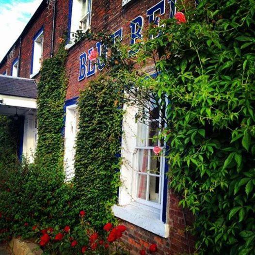Blue Bell Hotel Белфорд Экстерьер фото